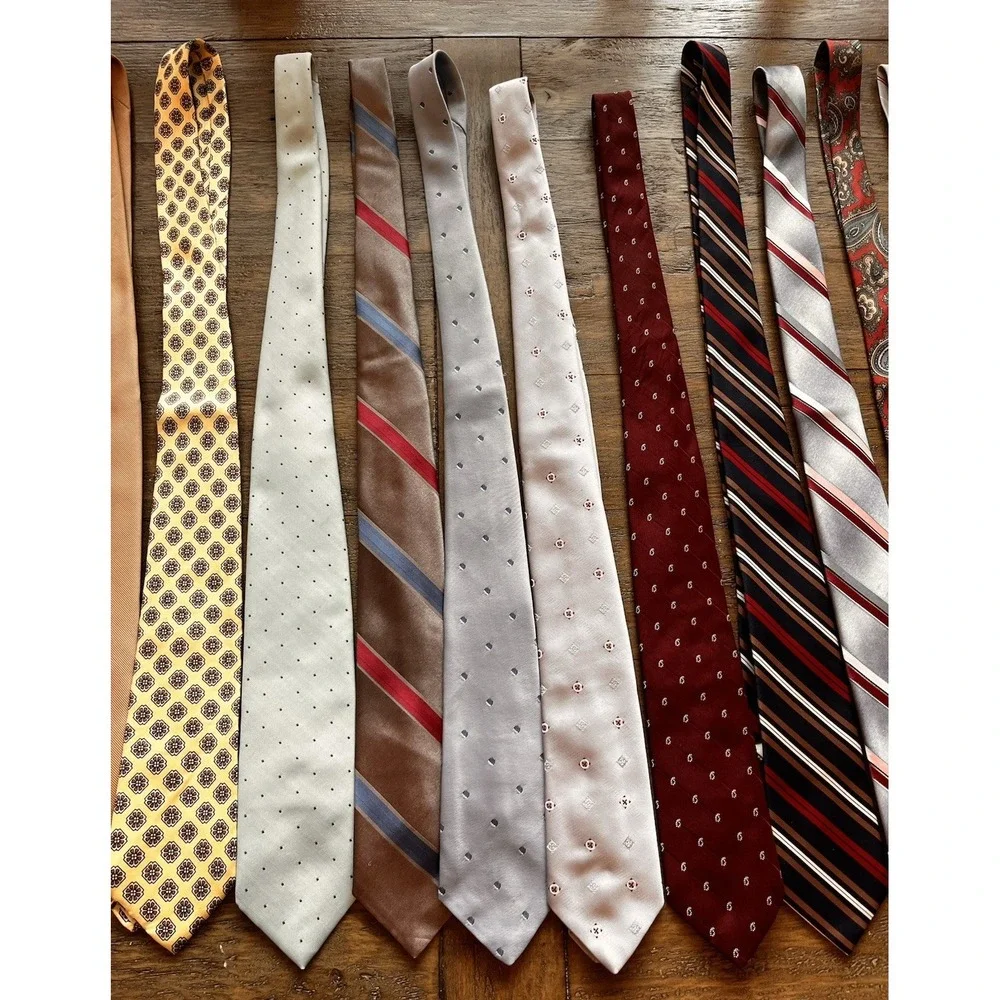 Vintage Mens Neck Ties LOT OF 22 - Van Heusen, Wembley, Damon & More Classic